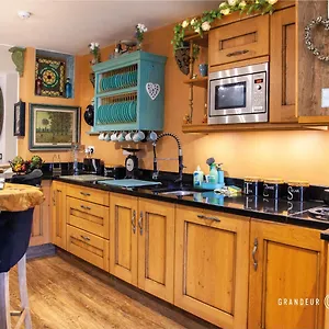 Apartment The Garden View By Grandeur Property